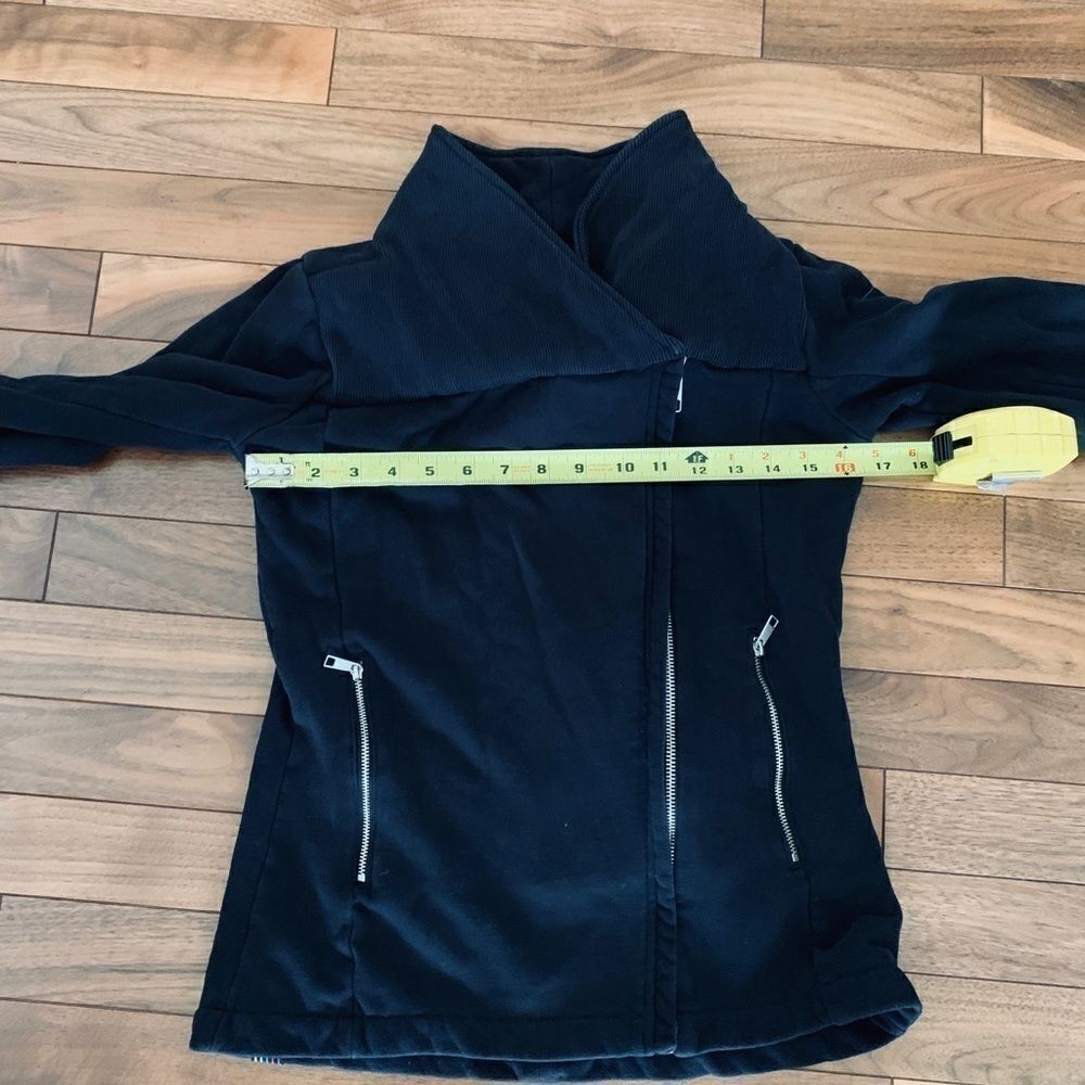 𝅺BENCH Sweater - Picture 11 of 11
